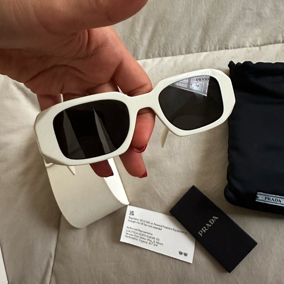 SALE SUMMER 🔊⚡️☀️🏝️
Prada rectangular sunglasses white, 100% Authentic - Picture 2 of 7